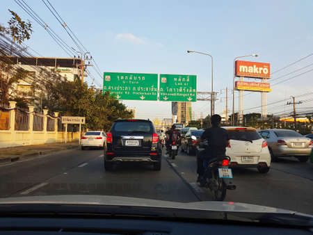 BANGKOK, THAILAND - NOVEMBER 29: Daily traffic jam in the afternoon shot through the windshield of a car on November 29, 2016 in Bangkok, Thailand.のeditorial素材