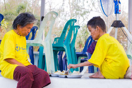 CHIANG RAI, THAILAND - FEBRUARY 19 : Unidentified old asian women suffering from leprosy eating food on February 19, 2016 in Chiang rai, Thailand.のeditorial素材
