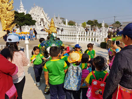 CHIANG RAI, THAILAND - MARCH 1 : Unidentified tourists visit Wat Rong Khun temple on March 1, 2017 in Chiang rai, Thailandのeditorial素材