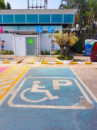 CHIANG RAI, THAILAND - MAY 8 : disabled sign with car park in gas station on May 8, 2017 in Chiang rai, Thailand.のeditorial素材