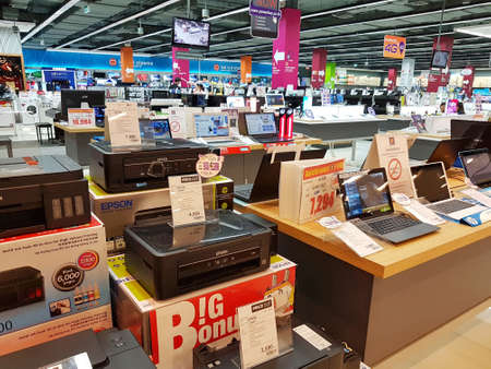 CHIANG RAI, THAILAND - MARCH 1 : Department store interior view with computer zone at Central Plaza department store on March 1, 2017 in Chiang rai, Thailandのeditorial素材