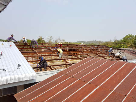 CHIANG RAI, THAILAND - MARCH 29 : unidentified workers repairing or changing roof of Thai protestant church on March 29, 2017 in Chiang rai, Thailand.のeditorial素材