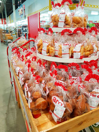 CHIANG RAI, THAILAND - JUNE 1 : Buns and bread in a plastic bag sold in supermarket in Thailand on June 1, 2017 in Chiang rai, Thailand. horizontal photoのeditorial素材