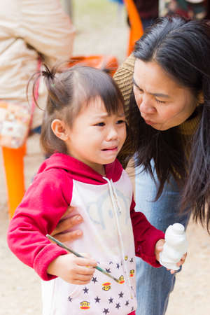 CHIANG RAI, THAILAND - JANUARY 13 : Unidentified asian girl crying with her mother on January 13, 2018 in Chiang rai, Thailand.のeditorial素材