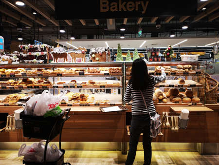 BANGKOK, THAILAND - DECEMBER 31: Unidentified woman buying bread in bakery shop on December 31, 2018 in Bangkok, Thailand.のeditorial素材