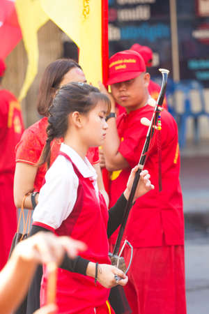NAKHON SAWAN, THAILAND - FEBRUARY 8 : unidentified asian female student playing fiddle at parade in Chinese New Year festival on February 8, 2019 in  Nakhon Sawan, Thailand.のeditorial素材
