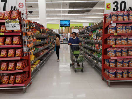 CHIANG RAI, THAILAND - MARCH 4 : Unidentified asian woman holding shopping cart in supermarket on March 4, 2019 in Chiang rai, Thailand.のeditorial素材