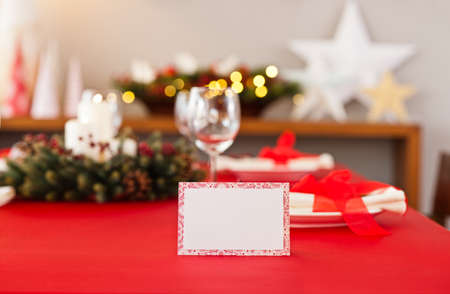Red Christmas dinner table setup with name place cardの写真素材