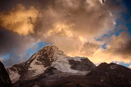 Paramount mountain in peru, during beautiful sunset
の写真素材
