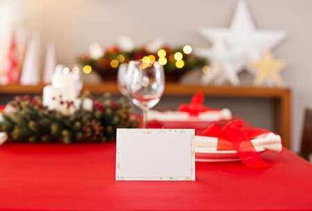 Red Christmas dinner table setup with name place cardの写真素材