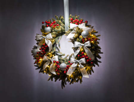 Advent wreath over silver grey background with silver ribbon
の写真素材