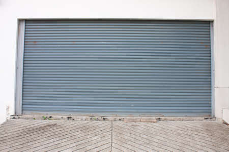 go to the way and the door aluminum 