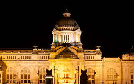 palace at night. Classical architecture. Lights at night. And is open to visitors in the daytime only.のeditorial素材