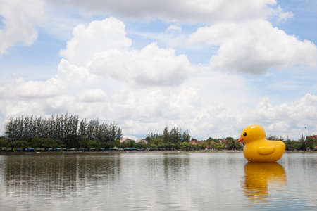 Large yellow rubber duck Symbols of peace Floating on the lake of the park.のeditorial素材