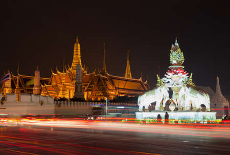 Wat Phra Kaew. During the evening, the road vehicle traffic. The lights are turned on in the evening.のeditorial素材