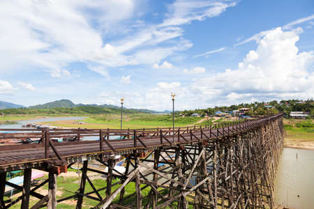 Sagklaburi bridge It is the longest wooden bridge in Thailand.の写真素材