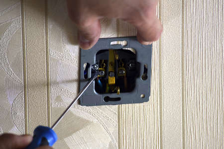 Installation of electrical sockets with grounding