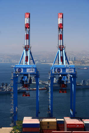 Cranes in the port in Valparaiso, Chileのeditorial素材