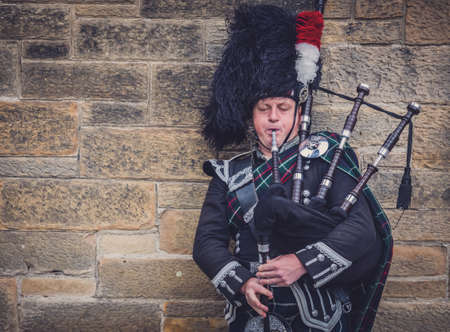 Edinburgh, Scotland -  02 September 2016 : Man playing traditional pipes on the streets of Edinburghのeditorial素材