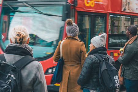 London, England - January 06, 2017: London commuters waiting for bus on the bus stop in London Bridge during monday morning rush hourのeditorial素材