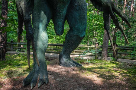 Solec Kujawski, Poland -  August 2017 :  Life sized Therizinosaurus scythe lizard dinosaur statue in a forestのeditorial素材