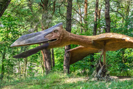 Solec Kujawski, Poland -  August 2017 :  Life sized Quetzalcoatlus dinosaur statue in a forestのeditorial素材