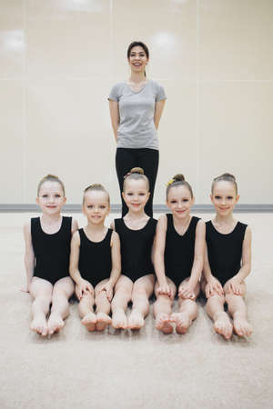 Moscow, 12.10. 2019. classes for children at citrus fitness club. a little girl is engaged in recreational gymnastics. sports exercises and stretching: athleticsのeditorial素材