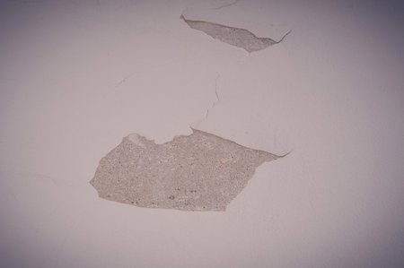white cracked wall backgroundの写真素材