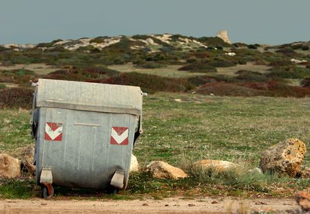 Rubbish bin in the middle of nowhereの写真素材