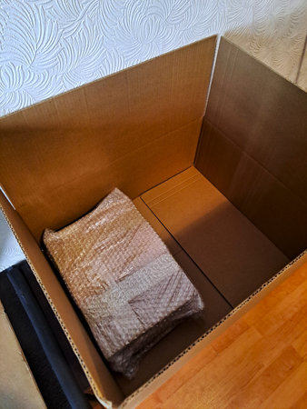 Closeup of a cardboard box with a blanket in the living roomの写真素材