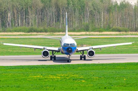 Airbus a321 Lufthansa airlines, airport Pulkovo, Russia Saint-Petersburg May 2014.のeditorial素材