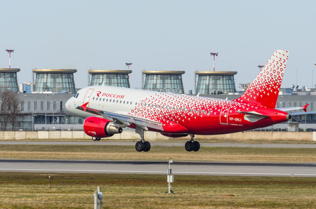 Airbus a319 Rossiya airlines, airport Pulkovo, Russia Saint-Petersburg May 2017のeditorial素材
