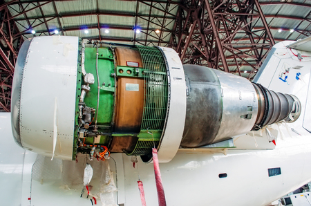 Engine aircraft on the tail during repair