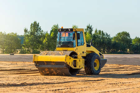 Skating rink for laying asphalt on sealing sand during the construction of the road