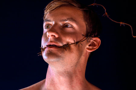 barbed wire in the mouthの写真素材