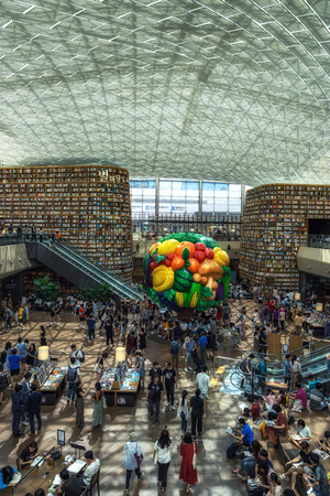 Starfield Library is a mega-library located within COEX, the giant Seoul shopping mall. Seoul, South Korea. Taken on July 16th 2018.のeditorial素材