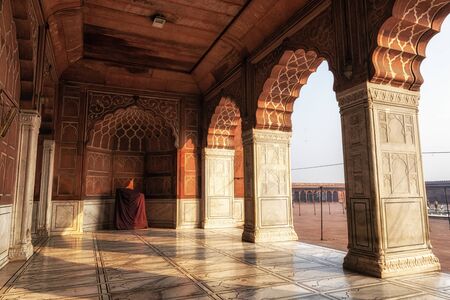 jama masjid mosque columns and sunrise light. New Delhi, Indiaの写真素材