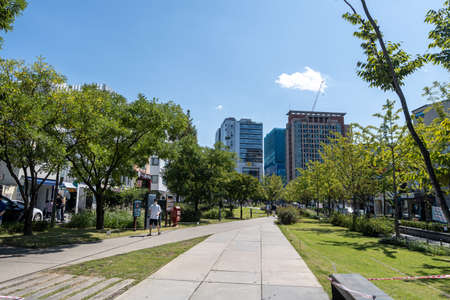 Yeonnamdong Gyeongui Line Forest Park paved trails and park scenery with various establishments along the side.  Taken on September 19th 2020 in Seoul, South Koreaのeditorial素材