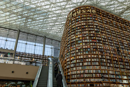 Coex mall starfield library taken during christmas season with the christmas tree on display.のeditorial素材