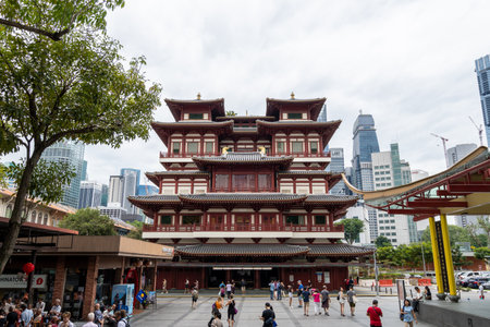 buddha tooth relic temple busy with torists visiting. Famous landmark in Chinatown Singapore. Taken on October 10th 2022のeditorial素材