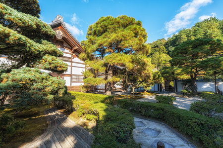 Ginkakuji Higashiyama Jishoji temple of silver pavilion taken during autumn season. Famous landmark shinto temple in Kyoto, Japanの写真素材