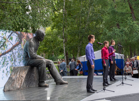 BARNAUL - AUGUST 22: Monument on Mount Picket - sculpture Vasily Shukshin on August 22, 2021 in Barnaul, Russia.のeditorial素材