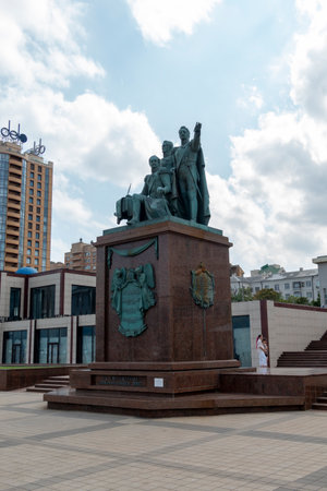 NOVOROSSIYSK, RUSSIA - SEPTEMBER 1, 2023: Monument to the founders of the city of Novorossiysk on the embankment named after Admiral Serebryakov.のeditorial素材