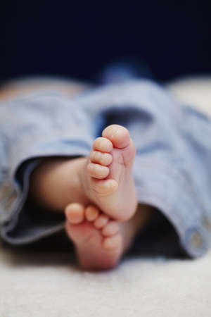 bare feet of newborn babyの写真素材