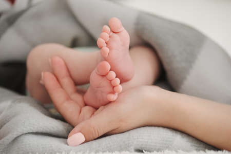 Mother holding her babies feetの写真素材