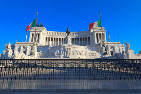  Monument of Victor Emmanuel II on Venice Square in Romeのeditorial素材
