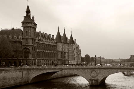 Castle of the Conciergerie and the bridge Changed. Paris, France.のeditorial素材