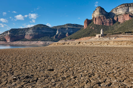 Sau reservoir. Climate change and desertification. Dryness in Catalonia. Spainの写真素材