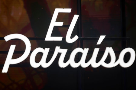 Paradise text in spanish language. El Paraiso cursive typography neon
