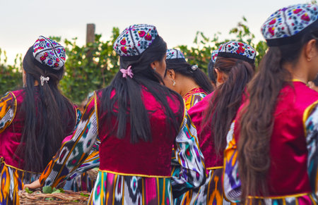 Uzbek girls wearing headdresses look backの写真素材